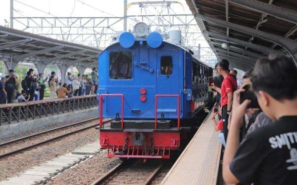 Peringati 100 Tahun Operasional KRL, KAI Commuter Hadirkan Lokomotif Pertama di Indonesia Peringati 100 Tahun Operasional KRL, KAI Commuter Hadirkan Lokomotif Pertama di Indonesia