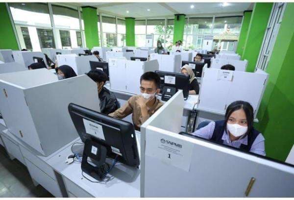UTBK SNBT 2025 Dimulai Hari Ini, 860.976 Peserta Perebutkan 259.564 Kursi PTN UTBK SNBT 2025 Dimulai Hari Ini, 860.976 Peserta Perebutkan 259.564 Kursi PTN