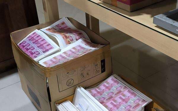 Belanja dan Simpan Rp223 Juta Uang Palsu, Mantan Artis Diamankan Polisi Belanja dan Simpan Rp223 Juta Uang Palsu, Mantan Artis Diamankan Polisi