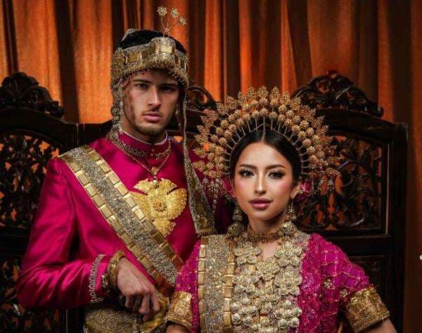 6 Pemain Naturalisasi yang Kepincut dengan Perempuan Indonesia, Nomor 1 Tergoda Selebgram 6 Pemain Naturalisasi yang Kepincut dengan Perempuan Indonesia, Nomor 1 Tergoda Selebgram