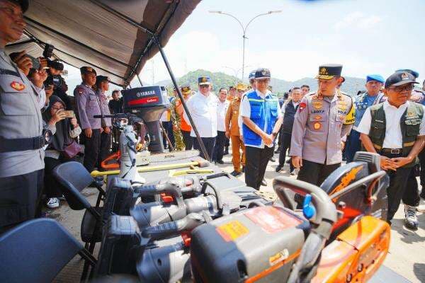 Tinjau Pelabuhan Merak, Kapolri Sampaikan Atensi Prabowo soal Nataru Tinjau Pelabuhan Merak, Kapolri Sampaikan Atensi Prabowo soal Nataru