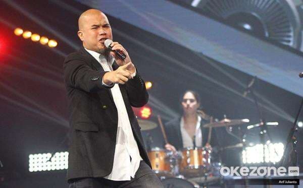 Ahmad Dhani Santai Tanggapi Laporan Rayen Pono Ahmad Dhani Santai Tanggapi Laporan Rayen Pono