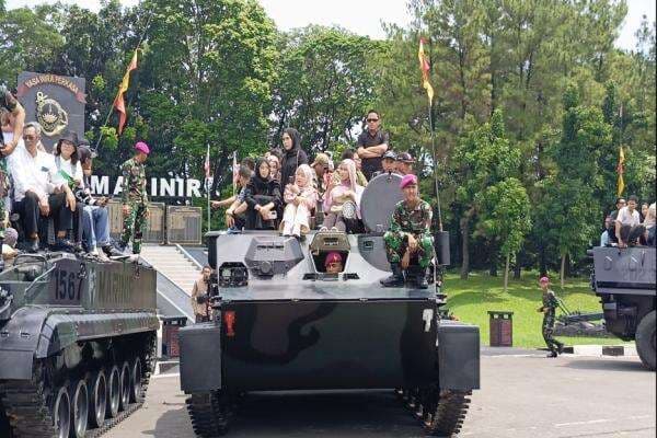 Alumni Relawan RSDC Wisma Atlet Hadiri Reuni dan Halalbihalal di RS Marinir Alumni Relawan RSDC Wisma Atlet Hadiri Reuni dan Halalbihalal di RS Marinir