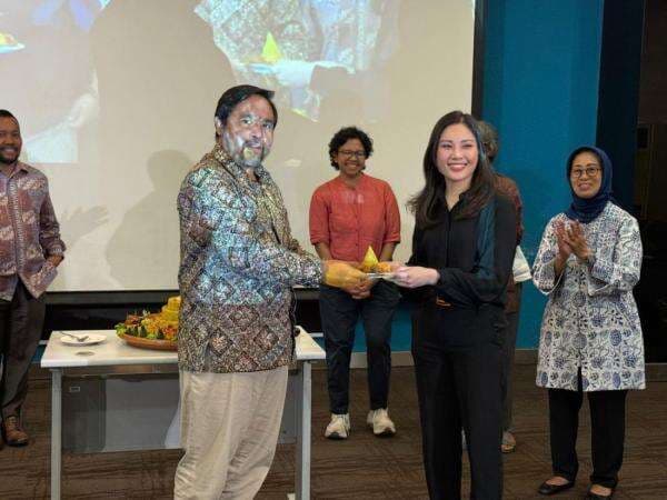 AMSI Syukuran HUT Ke-8: Diskusi Media, Halal bi Halal hingga Potong Tumpeng AMSI Syukuran HUT Ke-8: Diskusi Media, Halal bi Halal hingga Potong Tumpeng