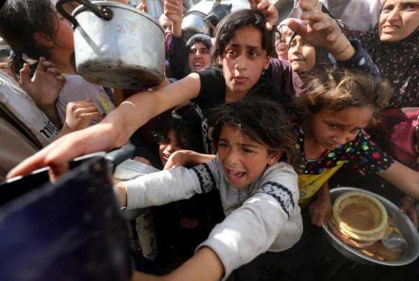 Anak-Anak di Gaza Bertahan Hidup dengan Makan Kurang dari Sekali dalam Sehari Anak-Anak di Gaza Bertahan Hidup dengan Makan Kurang dari Sekali dalam Sehari