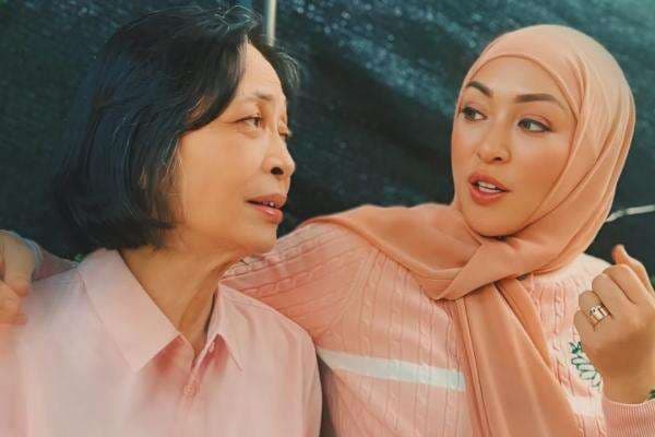 Angelina Sondakh Sedih, Sang Ibu Masuk Rumah Sakit Angelina Sondakh Sedih, Sang Ibu Masuk Rumah Sakit