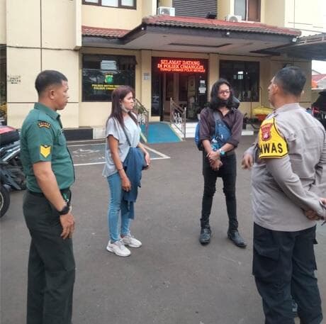 Anggota TNI AD Sikat 4 Mata Elang saat Rampas Motor Warga di Depok Anggota TNI AD Sikat 4 Mata Elang saat Rampas Motor Warga di Depok