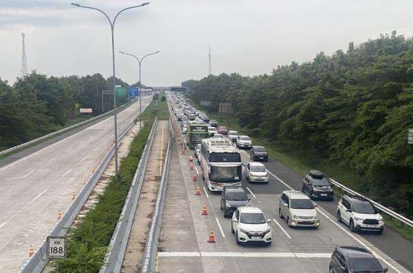 Arus Balik Lebaran 2025, Tol Palikanci Arah Jakarta Macet Parah Arus Balik Lebaran 2025, Tol Palikanci Arah Jakarta Macet Parah