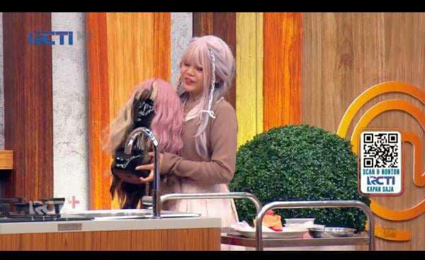Peserta MasterChef Indonesia Season 12 Ini Bawa <i>Wig</i> saat Audisi, Sukses Bikin Chef Rudy Salfok Peserta MasterChef Indonesia Season 12 Ini Bawa <i>Wig</i> saat Audisi, Sukses Bikin Chef Rudy Salfok