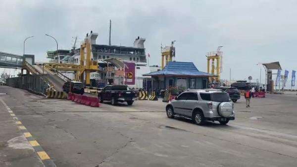 157.372 Pemudik Menyeberang ke Pelabuhan Bakauheni pada H-8 Lebaran 157.372 Pemudik Menyeberang ke Pelabuhan Bakauheni pada H-8 Lebaran