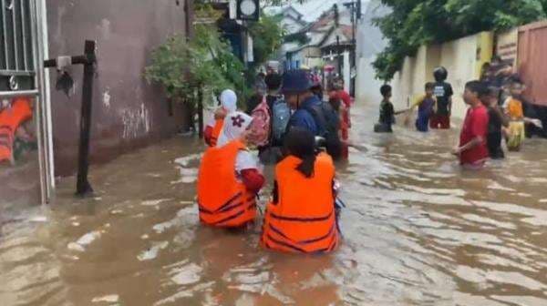12 Titik Banjir di Depok Sore Ini usai Diguyur Hujan Deras, Tertinggi Capai 1 Meter 12 Titik Banjir di Depok Sore Ini usai Diguyur Hujan Deras, Tertinggi Capai 1 Meter