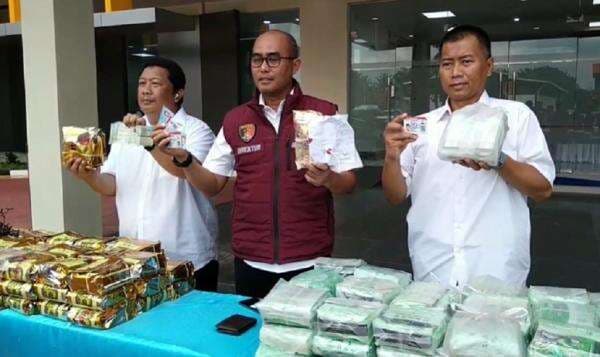 Mencekam! Polisi Tembak Mobil Angkut 113 Kg Sabu di Jalur Medan-Aceh, Sopir Kabur Mencekam! Polisi Tembak Mobil Angkut 113 Kg Sabu di Jalur Medan-Aceh, Sopir Kabur