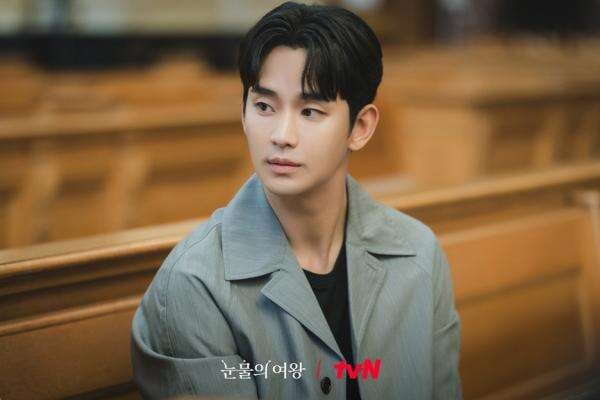 Beredar Foto Vulgar Kim Soo Hyun Cuci Piring, Diduga Diambil di Dapur Kim Sae Ron Beredar Foto Vulgar Kim Soo Hyun Cuci Piring, Diduga Diambil di Dapur Kim Sae Ron