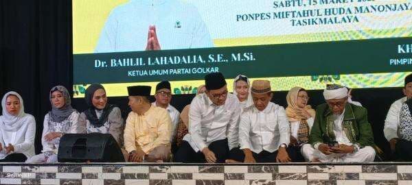 Beri Semangat Santri di Ponpes Ciamis, Bahlil Cerita Tidak Pernah Mimpi Jadi Pejabat Beri Semangat Santri di Ponpes Ciamis, Bahlil Cerita Tidak Pernah Mimpi Jadi Pejabat