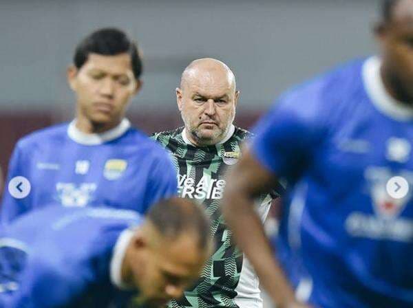 Reaksi Bojan Hodak Usai PSS Sleman Disebut Tidak Bergairah Hadapi Persib Bandung Reaksi Bojan Hodak Usai PSS Sleman Disebut Tidak Bergairah Hadapi Persib Bandung