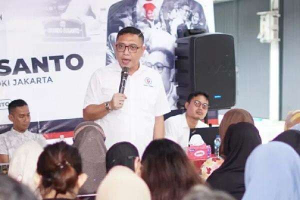 Breaking News! Anggota DPRD Jakarta Brando Susanto Meninggal Dunia saat Memimpin Halalbihalal di Atas Panggung Breaking News! Anggota DPRD Jakarta Brando Susanto Meninggal Dunia saat Memimpin Halalbihalal di Atas Panggung