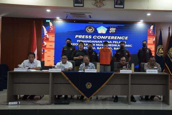 WNA Amerika yang Viral Ngamuk di Klinik Dideportasi Imigrasi Bali WNA Amerika yang Viral Ngamuk di Klinik Dideportasi Imigrasi Bali