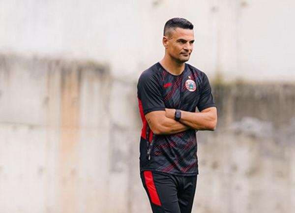 Carlos Pena Tegaskan Tidak Khawatir jika Dipecat, Usai Persija Jakarta Ditahan Persebaya Surabaya 1-1 Carlos Pena Tegaskan Tidak Khawatir jika Dipecat, Usai Persija Jakarta Ditahan Persebaya Surabaya 1-1