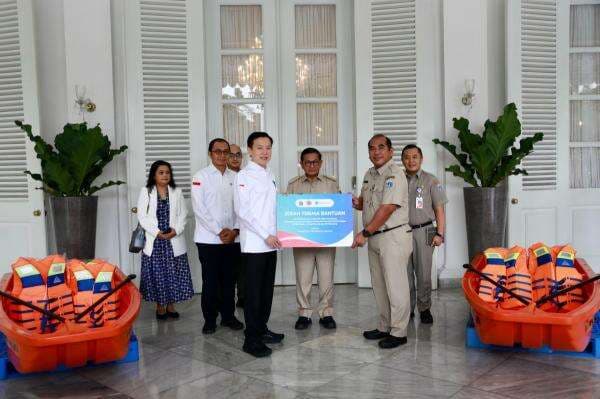 Chandra Asri Distribusikan 20 Perahu Operasional Tanggulangi Banjir di Jakarta Chandra Asri Distribusikan 20 Perahu Operasional Tanggulangi Banjir di Jakarta