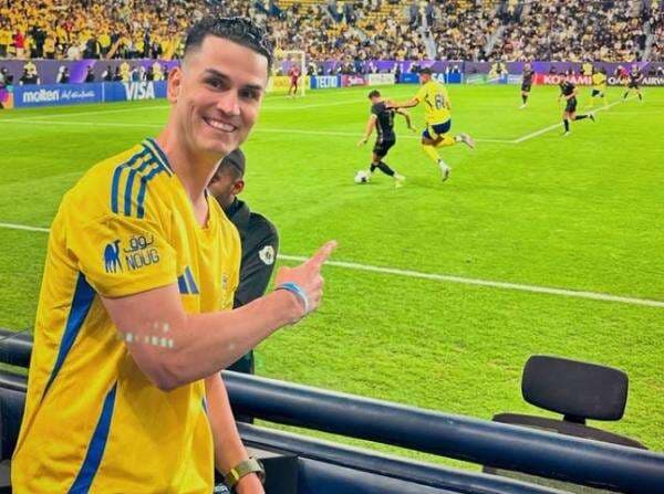 Respons Cristiano Ronaldo Lihat CR7 KW di Laga Al Nassr: Anda Jelek Sekali! Respons Cristiano Ronaldo Lihat CR7 KW di Laga Al Nassr: Anda Jelek Sekali!