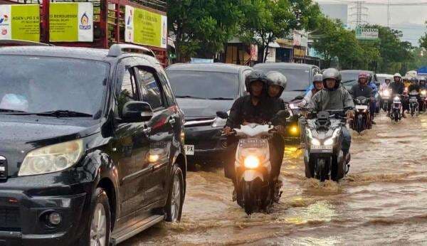 Akibat Hujan Deras, Jalur Alternatif Ponorogo ke Trenggalek Tergenang Banjir Akibat Hujan Deras, Jalur Alternatif Ponorogo ke Trenggalek Tergenang Banjir