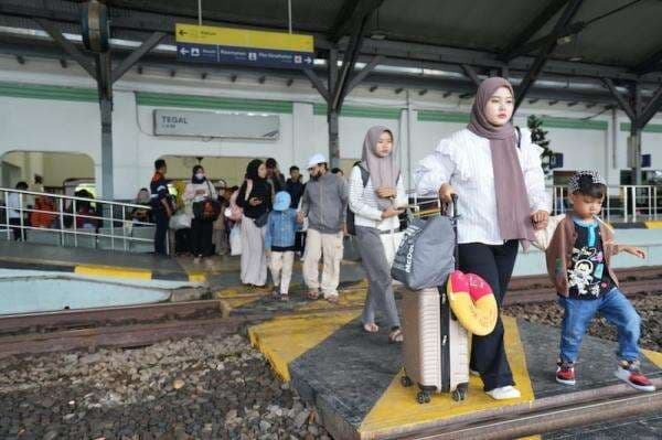 Arus Balik Lebaran, Stasiun Semarang Poncol Paling Ramai Disusul dan Tawang Arus Balik Lebaran, Stasiun Semarang Poncol Paling Ramai Disusul dan Tawang