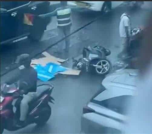Kecelakaan Maut, Terjatuh dari Motor Gadis Muda Tewas Terlindas Truk di Depan Pamulang Square Kecelakaan Maut, Terjatuh dari Motor Gadis Muda Tewas Terlindas Truk di Depan Pamulang Square