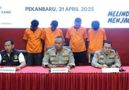 7 Debt Collector yang Ngamuk di Polsek Bukit Raya Diultimatum Segera Serahkan Diri 7 Debt Collector yang Ngamuk di Polsek Bukit Raya Diultimatum Segera Serahkan Diri