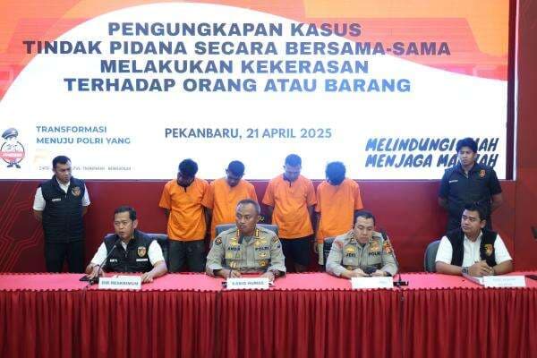 4 Debt Collector yang Ngamuk di Kantor Polisi Ditangkap, 7 Orang Masih Buron 4 Debt Collector yang Ngamuk di Kantor Polisi Ditangkap, 7 Orang Masih Buron