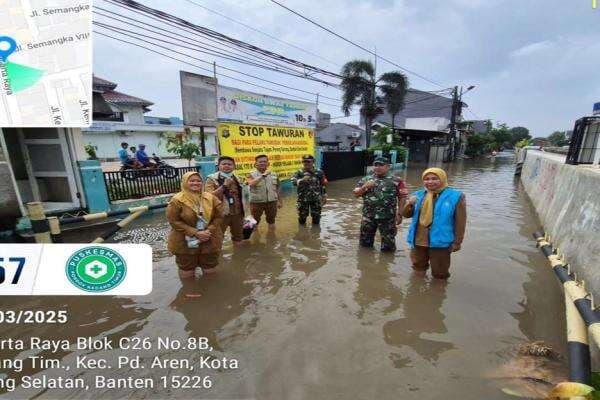Dinkes Tangsel Periksa Kesehatan Warga Terdampak Banjir Dinkes Tangsel Periksa Kesehatan Warga Terdampak Banjir