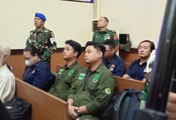 Sidang Vonis Anggota TNI Tembak Bos Rental Mobil, Dua Anak Korban Turut Hadir Sidang Vonis Anggota TNI Tembak Bos Rental Mobil, Dua Anak Korban Turut Hadir