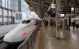 Duh! Kereta Shinkansen Telat Berangkat Gegara Ular