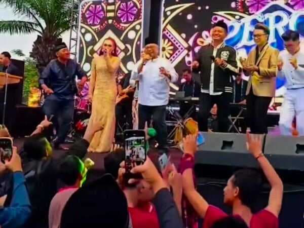 Bukber Massal, Cara Rijanto-Beky Puaskan Warga Blitar Bukber Massal, Cara Rijanto-Beky Puaskan Warga Blitar