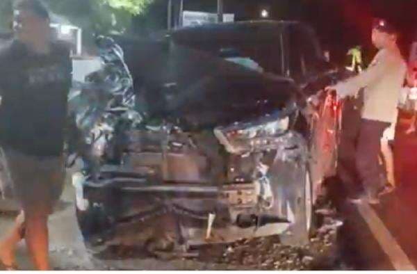 Kecelakaan Beruntun 2 Mobil dan 2 Motor di Bangkalan, Sejumlah Korban Luka-Luka Kecelakaan Beruntun 2 Mobil dan 2 Motor di Bangkalan, Sejumlah Korban Luka-Luka