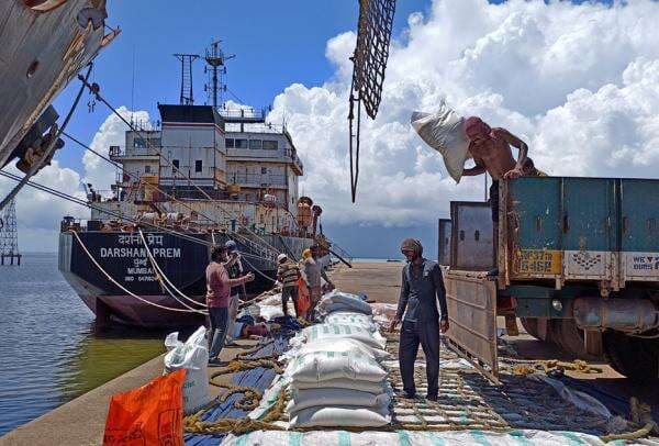 Ekspor India Tembus Rekor Tertinggi di Tengah Tarif Baru Trump 26 Ekspor India Tembus Rekor Tertinggi di Tengah Tarif Baru Trump 26