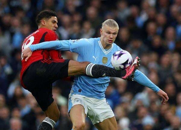 Erik Ten Hag Angkat Bicara soal Tudingan Perbedaan Level Manchester United Jadi Penyebab Kalah Telak dari Manchester City Erik Ten Hag Angkat Bicara soal Tudingan Perbedaan Level Manchester United Jadi Penyebab Kalah Telak dari Manchester City