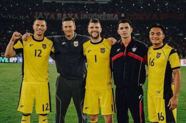 Pengakuan Berkelas Ernando Ari Bersaing dengan Maarten Paes dan Emil Audero di Timnas Indonesia Pengakuan Berkelas Ernando Ari Bersaing dengan Maarten Paes dan Emil Audero di Timnas Indonesia