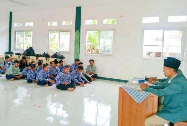 LP Ma’arif NU Karawang Terapkan Pendidikan Aswaja, Bentuk Karakter Siswa yang Moderat dan Toleran LP Ma’arif NU Karawang Terapkan Pendidikan Aswaja, Bentuk Karakter Siswa yang Moderat dan Toleran