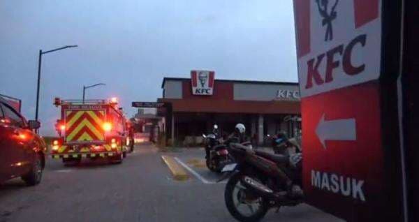 Geger! Ledakan di KFC CPI Makassar Diduga Akibat Kebocoran Gas Geger! Ledakan di KFC CPI Makassar Diduga Akibat Kebocoran Gas