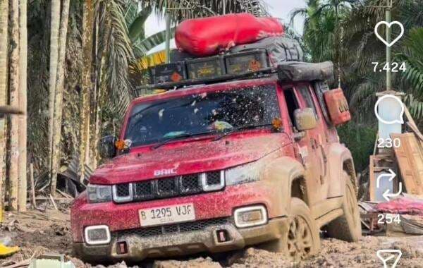 Viral! Agam Rinjani Terobos Jalan Berlumpur Pakai BAIC BJ40 Plus Bantu Korban Banjir di Aceh Tamiang Viral! Agam Rinjani Terobos Jalan Berlumpur Pakai BAIC BJ40 Plus Bantu Korban Banjir di Aceh Tamiang