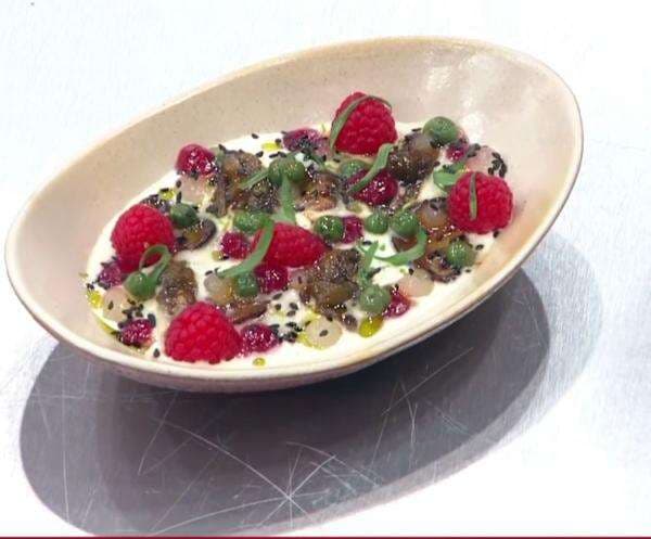 Fajar Sulap Leunca Jadi Dessert di MasterChef Indonesia Season 12, Chef Juna: Berani Ya Fajar Sulap Leunca Jadi Dessert di MasterChef Indonesia Season 12, Chef Juna: Berani Ya