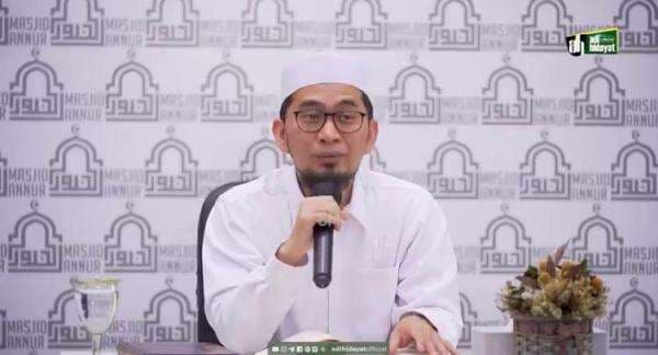 Makan Bisa Membatalkan Wudhu? Simak Penjelasan UAH Makan Bisa Membatalkan Wudhu? Simak Penjelasan UAH