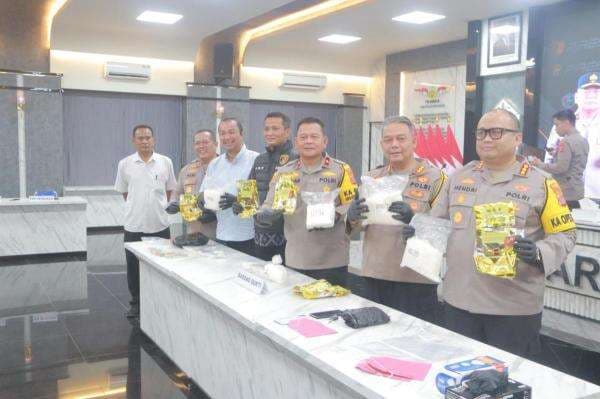 Polresta Samarinda Ungkap Peredaran Sabu 5,1 Kilogram Polresta Samarinda Ungkap Peredaran Sabu 5,1 Kilogram
