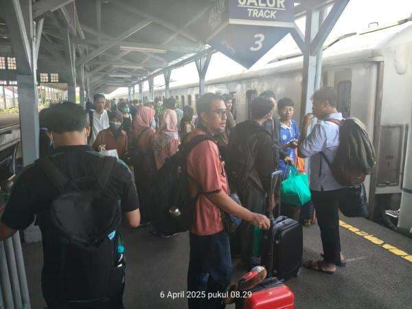 Ini Jumlah Penumpang Kereta Api di Bojonegoro, Selama 22 Hari Angkutan Lebaran Ini Jumlah Penumpang Kereta Api di Bojonegoro, Selama 22 Hari Angkutan Lebaran