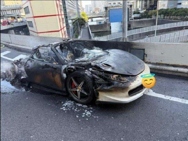 Pria Ini Menabung 10 Tahun untuk Beli Ferrari Impian, Dikendarai 1 Jam Langsung Terbakar Habis Pria Ini Menabung 10 Tahun untuk Beli Ferrari Impian, Dikendarai 1 Jam Langsung Terbakar Habis