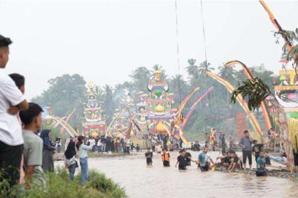Festival Perahu Baganduang di Kuansing Dibuka, Ini Penampakannya Festival Perahu Baganduang di Kuansing Dibuka, Ini Penampakannya
