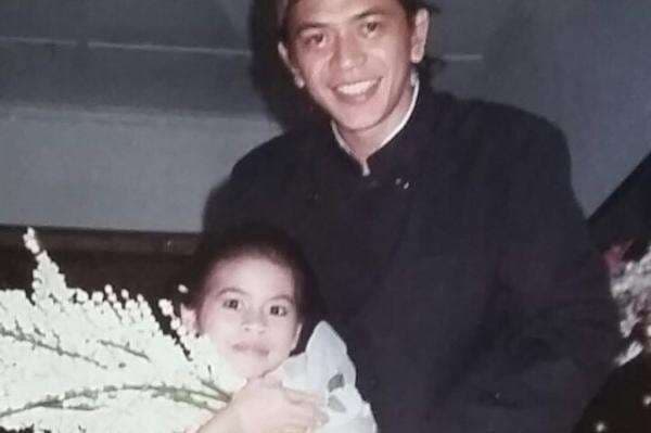 Sedih! Foto Lawas Ray Sahetapy Bersama Giscka yang Masih Kecil Sedih! Foto Lawas Ray Sahetapy Bersama Giscka yang Masih Kecil