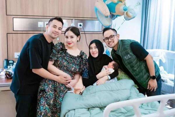 Gak Kaleng-kaleng, Nagita Slavina Pakai Daster Seharga Rp10 Juta saat Jenguk Shandy Purnamasari Gak Kaleng-kaleng, Nagita Slavina Pakai Daster Seharga Rp10 Juta saat Jenguk Shandy Purnamasari