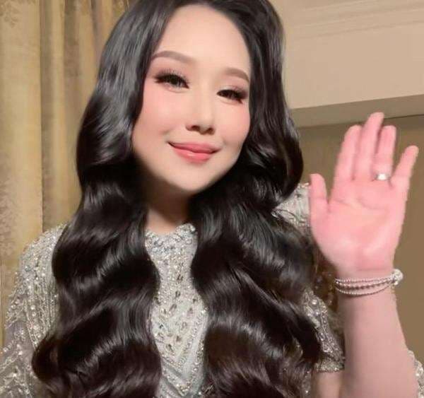 Gaya Old Money Sisca Kohl di Acara Pernikahan Jessica Jane, Simple dan Mewah Gaya Old Money Sisca Kohl di Acara Pernikahan Jessica Jane, Simple dan Mewah