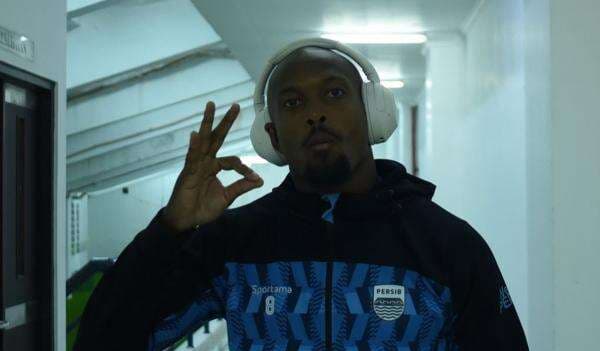 Gervane Kastaneer Takjub dengan Atmosfer Laga Persib Bandung vs PSS Sleman Gervane Kastaneer Takjub dengan Atmosfer Laga Persib Bandung vs PSS Sleman